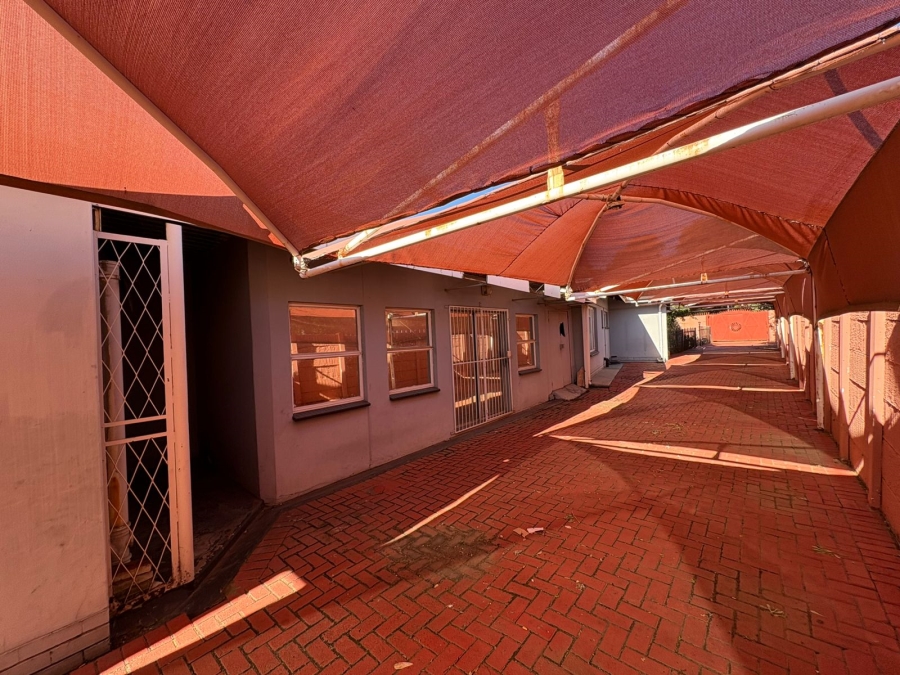 6 Bedroom Property for Sale in Bodorp North West